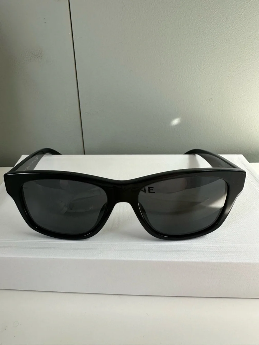 New Celine Black Sunglasses with Off White Crossbidy  Case. - Picture 8 of 13